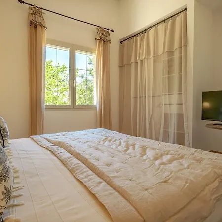Villa Paradisu 2 *